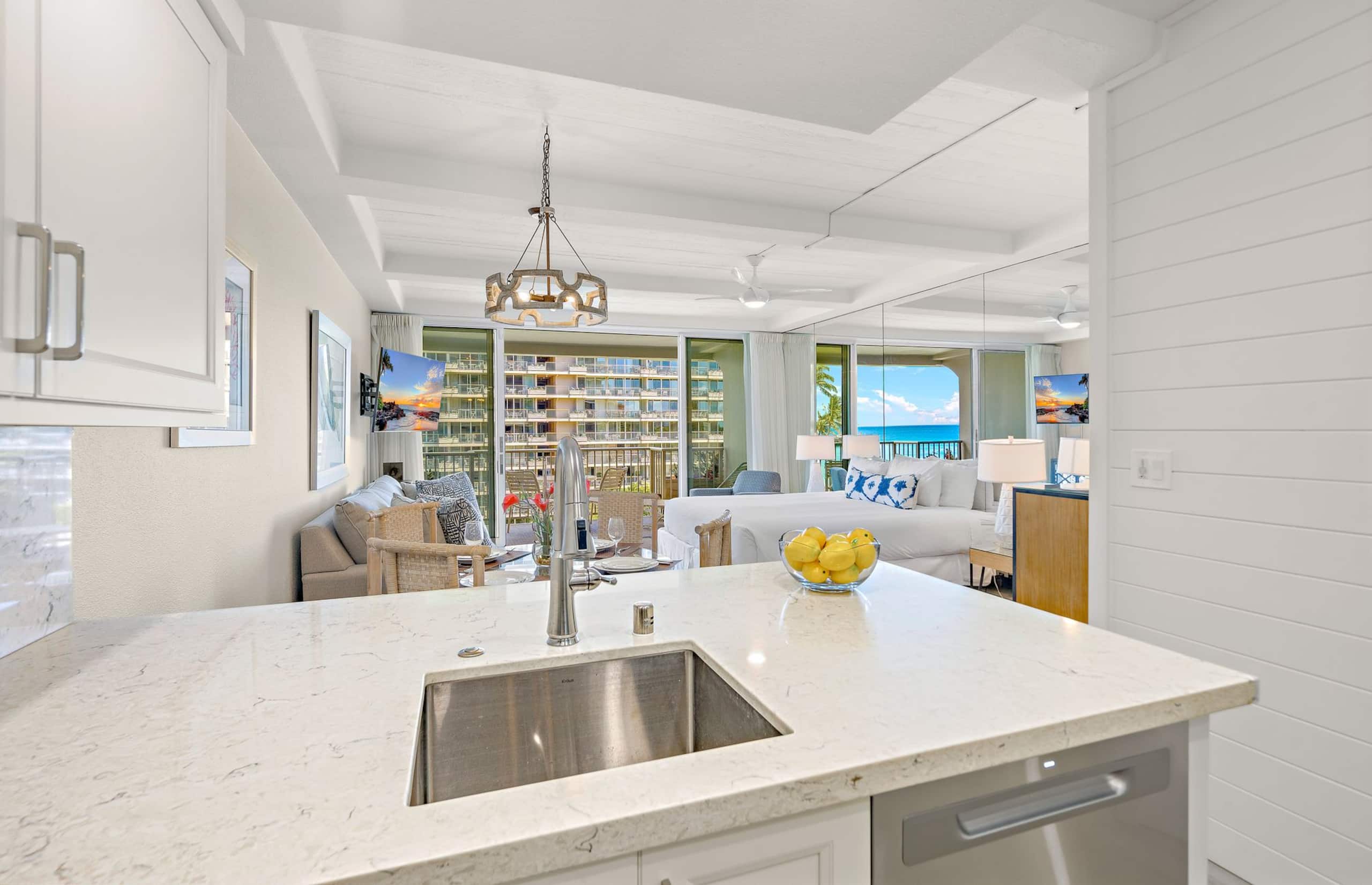 Condo in Lahaina · ★4.84 · Studio · 2 beds · 1 bath - Image 8