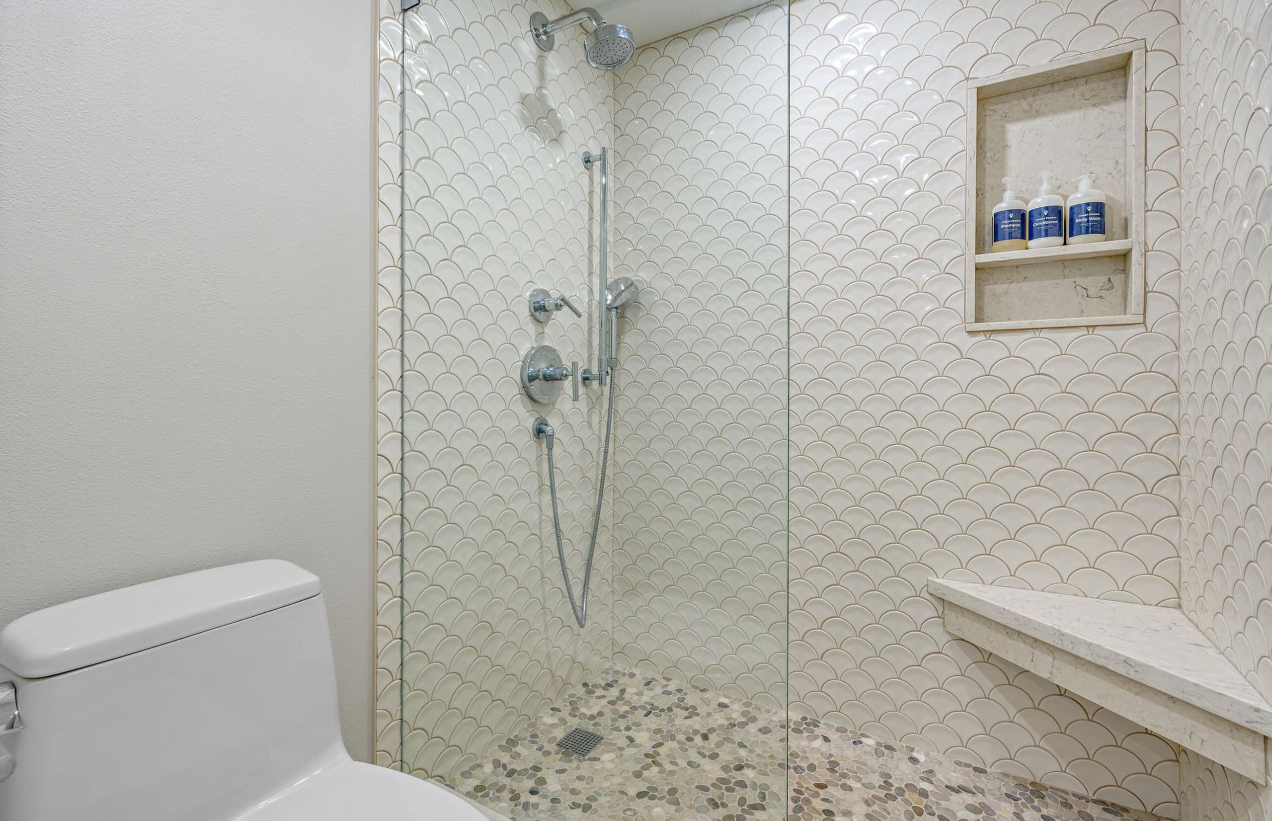 Condo in Lahaina · ★4.84 · Studio · 2 beds · 1 bath - Image 23