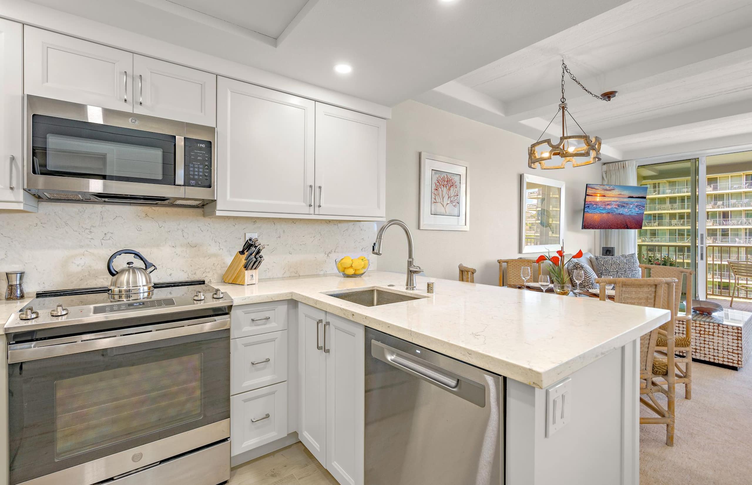 Condo in Lahaina · ★4.84 · Studio · 2 beds · 1 bath - Image 10