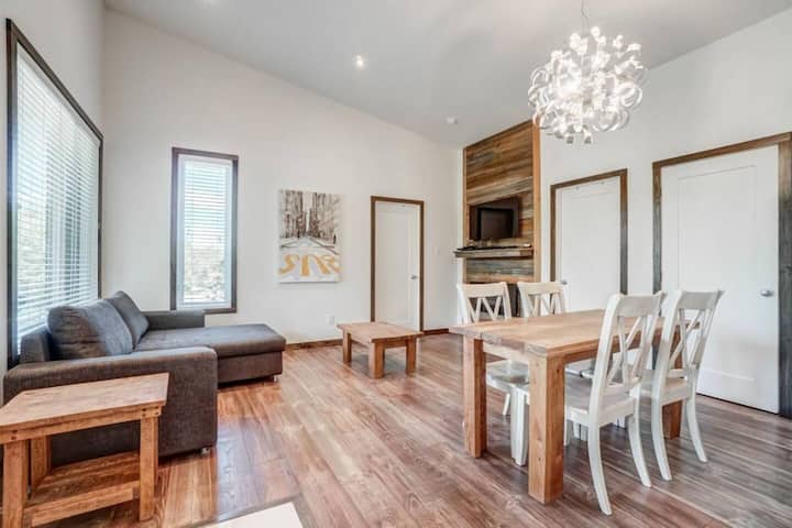 Chalet Moderne En Bord De Rivière Avec Spa, Foyer - Lac-Simon
