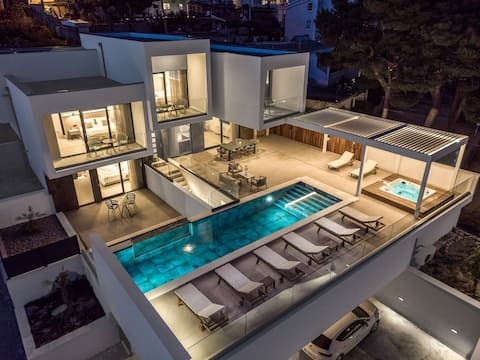 Villa bava with 4 en-suite bedrooms; heated 33 sqm