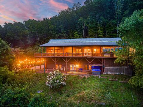Mountain View Cabin | Hot Tub & Coffee Bar