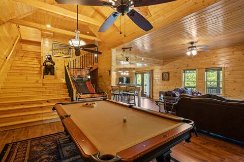 Staggering Mountain View, Lux Amenities, Game Room