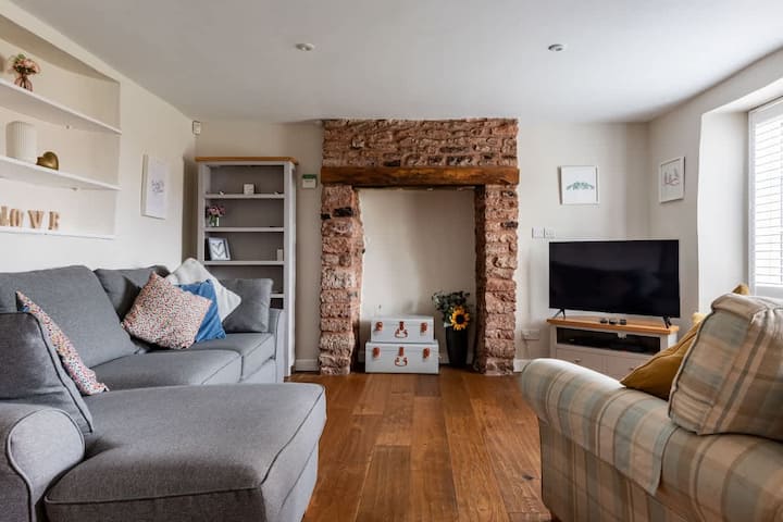 Sunny 4-bedroom Cottage With South Facing Garden - Cheddar