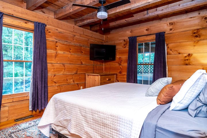 تلفزيون 43 بوصة U-HD Roku (يجب تسجيل الدخول إلى حساباتك الخاصة)