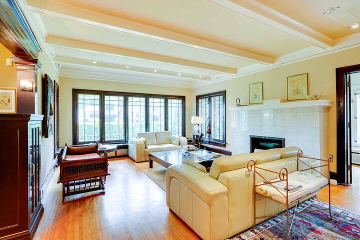 Charming MPLS Home w/ Patio – Walk to Uptown! gallery image 2