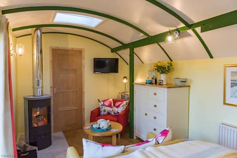Top Airbnb: Plumcot Halt - stylish railway carriage! in Canterbury