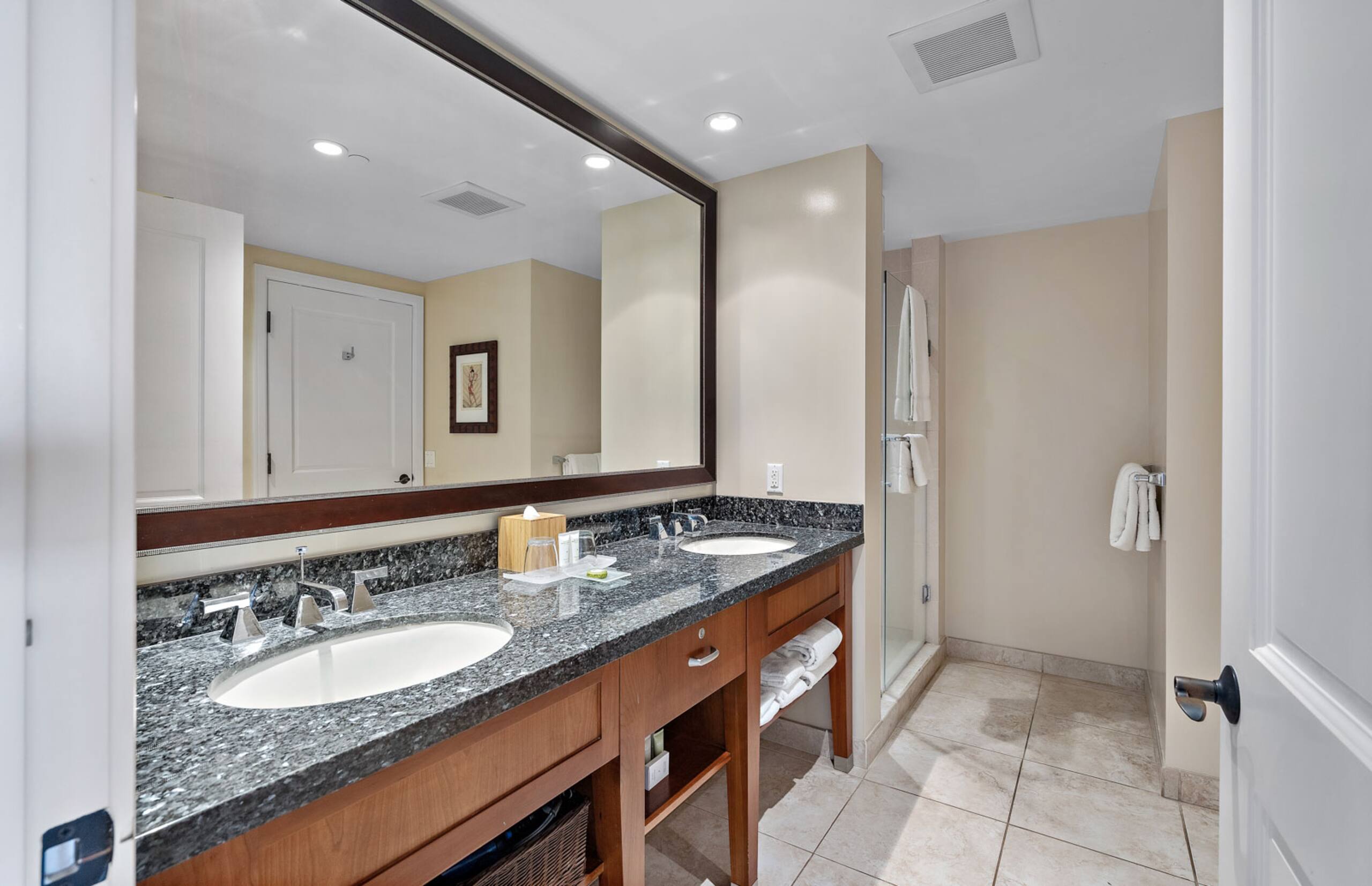 Condo in Lahaina · ★4.8 · 2 bedrooms · 3 beds · 2 baths - Image 18