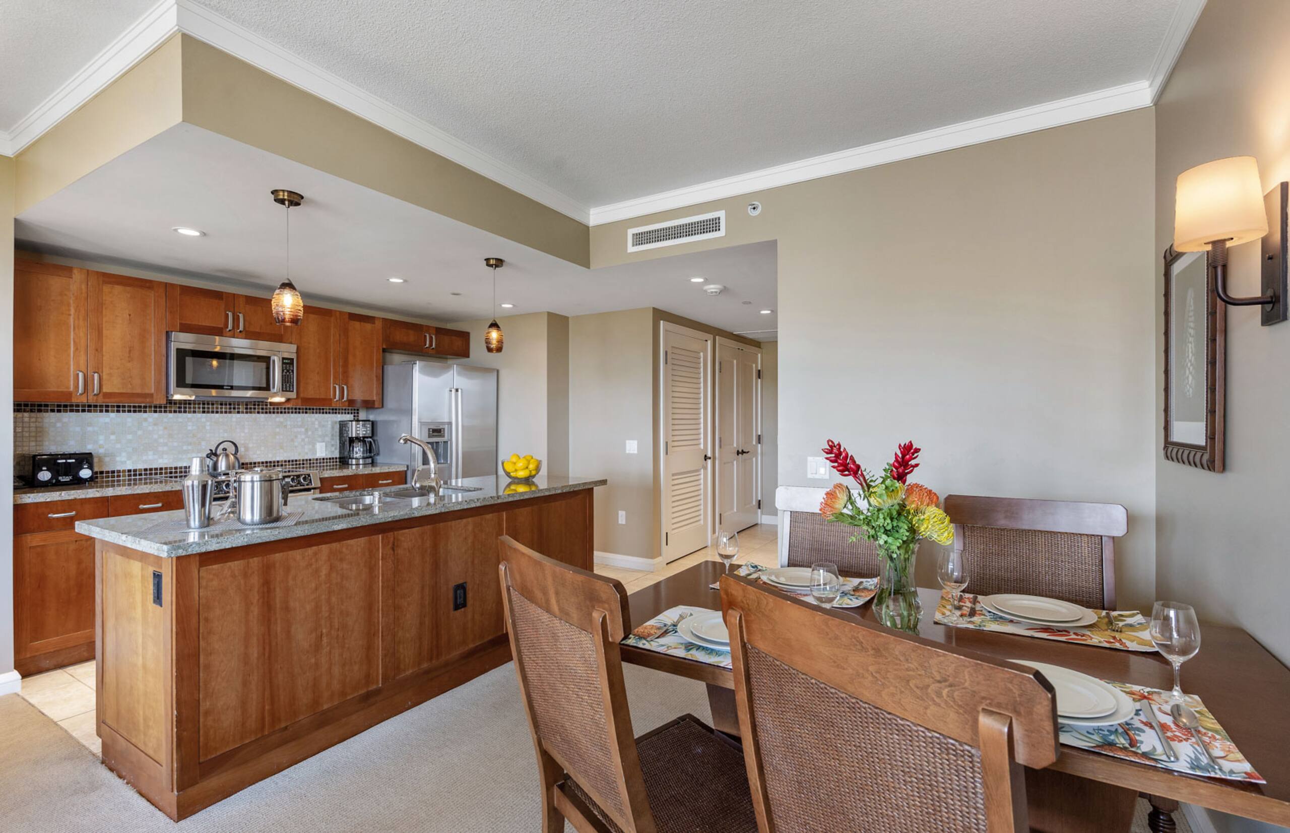 Condo in Lahaina · ★4.8 · 2 bedrooms · 3 beds · 2 baths - Image 14