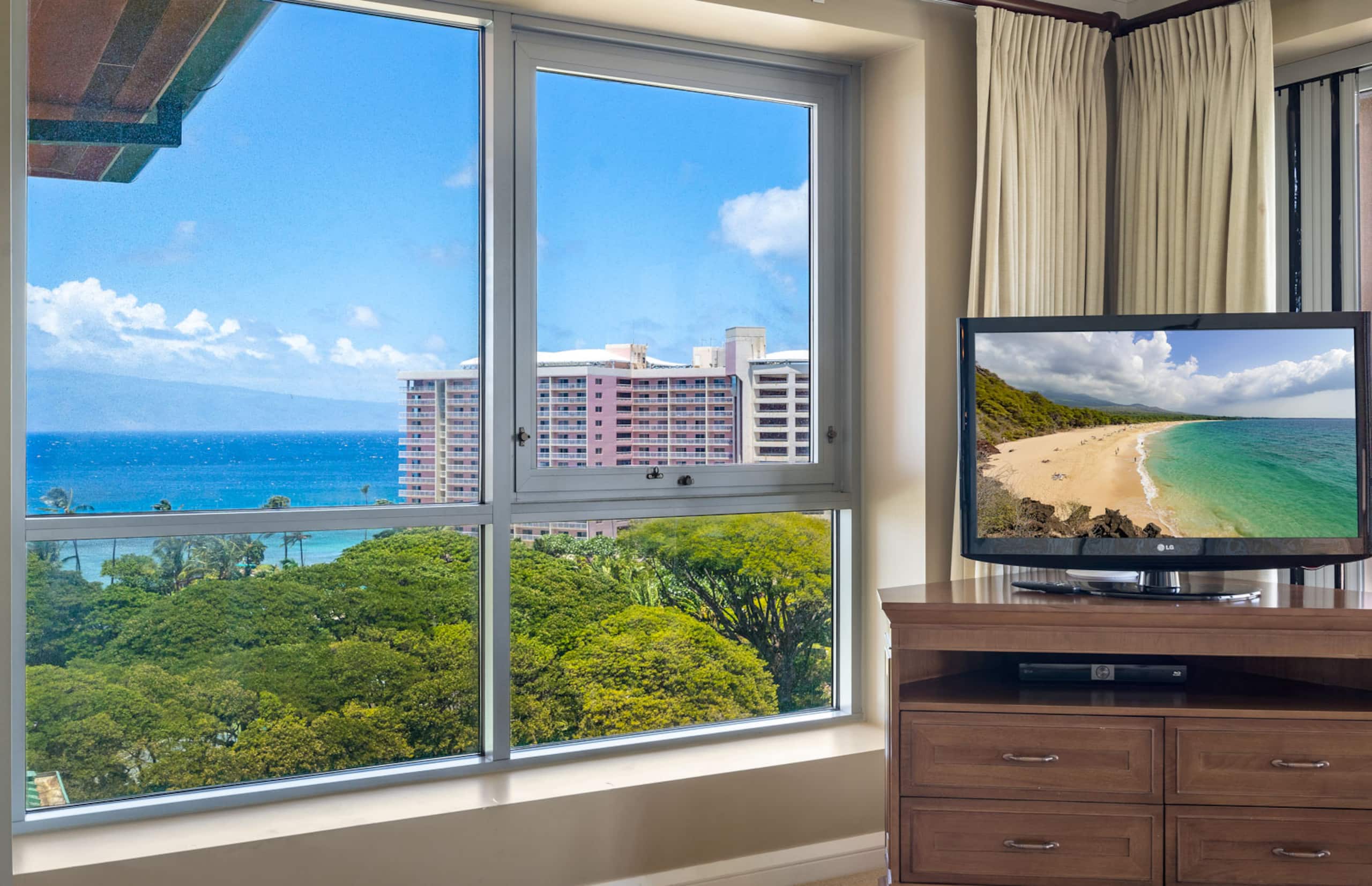 Condo in Lahaina · ★4.8 · 2 bedrooms · 3 beds · 2 baths - Image 12