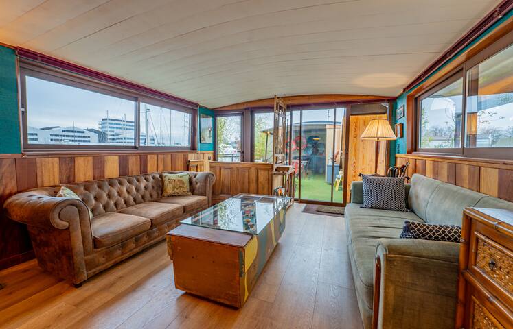 Large luxurious duplex on the Péniche Petite gallery image 2