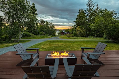 Renovated 2BR Cottage - Private Garden & Fire Pit
