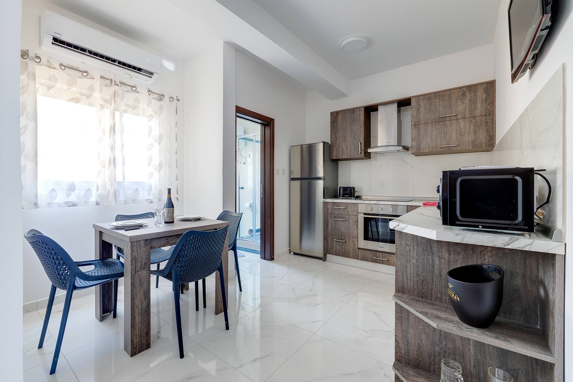 Idyllic Apartment steps from the Promenade