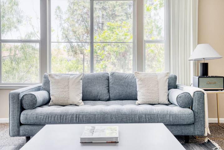 Blueground | Santa Clara, w/d, gym, pool gallery image 2