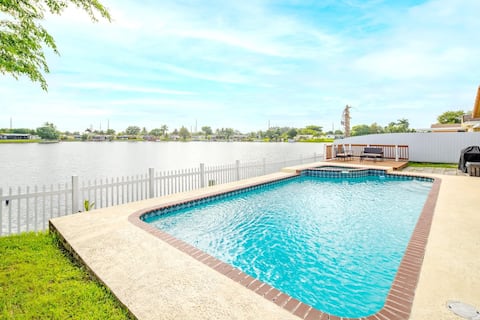 Stunning Lake-Front Villa with Pool & Spa