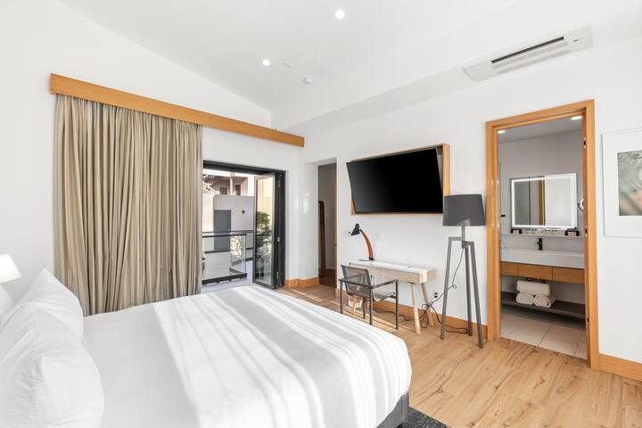 Malibu Sand Carbon Beach by Stay Awhile Villas gallery image 5