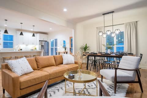 Northshore Urban Hive - Spacious with EV Charging