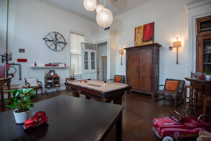 Engine 24 Firehouse Bed & Breakfast gallery image 5