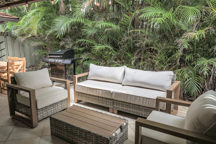 75ft from the Ocean! Great Location! Puamana 24-4