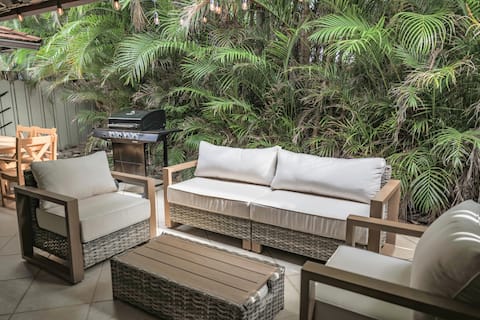 Successful Airbnb property: 75ft from the Ocean! Great Location! Puamana 24-4 in Lahaina