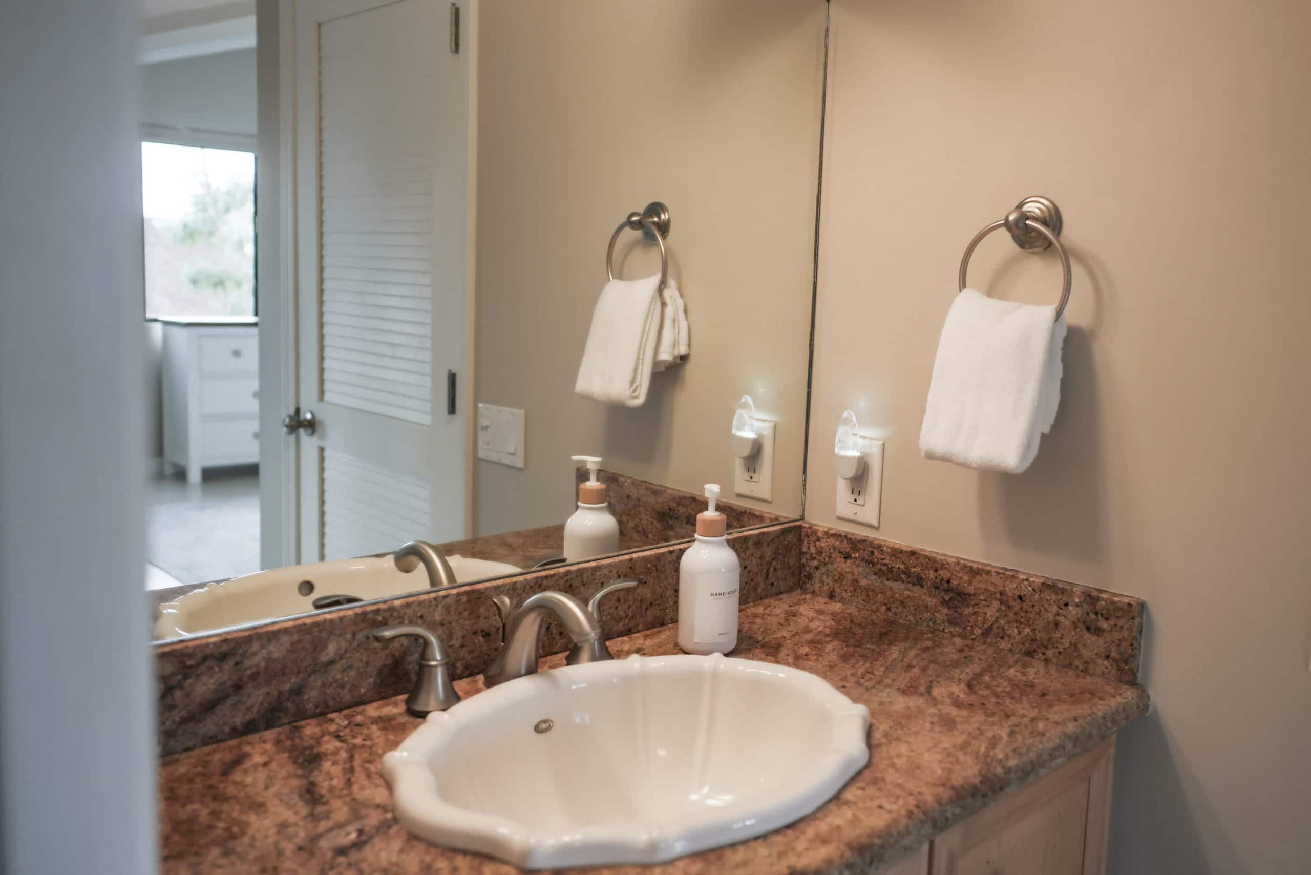 Townhouse in Lahaina · ★4.95 · 3 bedrooms · 4 beds · 4 baths - Image 23