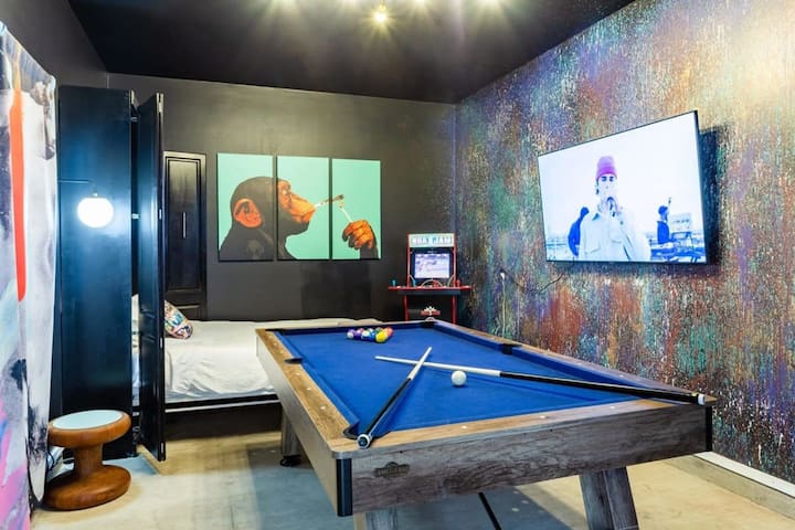 Ultimate 10BR Group Getaway—6min to Rainey Street gallery image 3