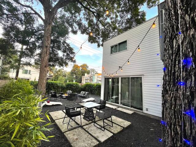 Ultimate 10BR Group Getaway—6min to Rainey Street