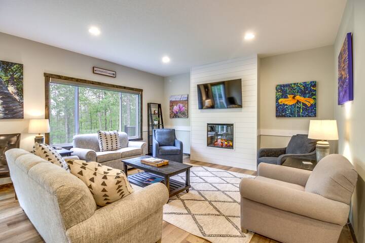 Gull Lake Resort Townhome: Boat Slip & Pool Access