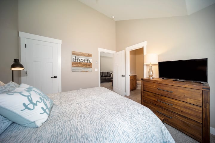 StayWinterPark 71 Alder Brook TV трета спална соба на горниот кат