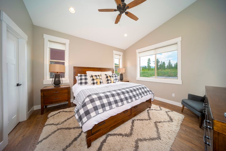 StayWinterPark 71 главната спална соба во Алдер Брук на главниот кат