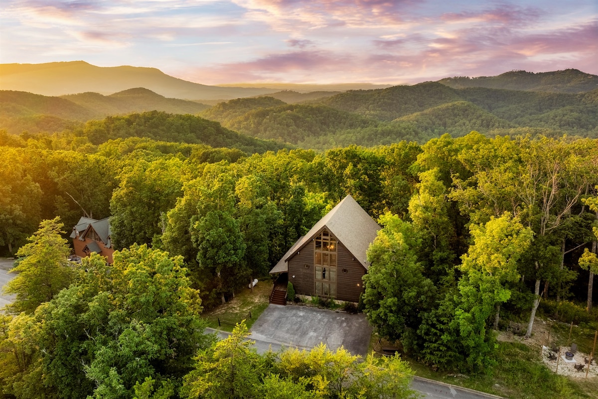 Your Serene Sanctuary: Mountain Views, Hot Tub