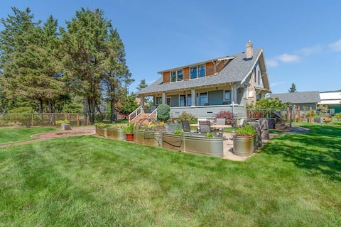 Amazing View, Waterfront, Hot Tub, Pets Ok (Bliss)