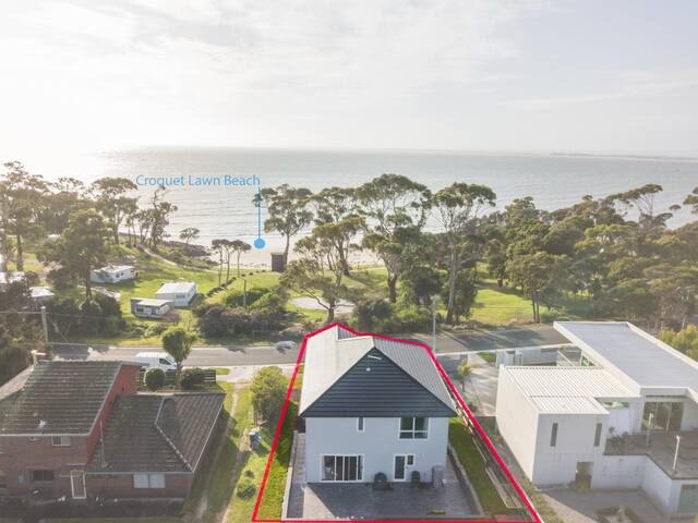 Beach House on Bentley gallery image 2