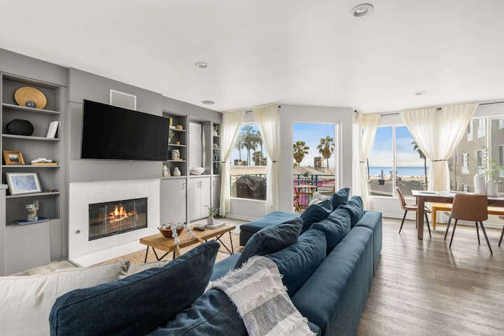Chic Venice House | Beachfront Walk | Balcony