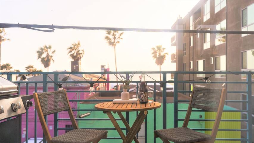 Chic Venice House | Beachfront Walk | Balcony gallery image 3