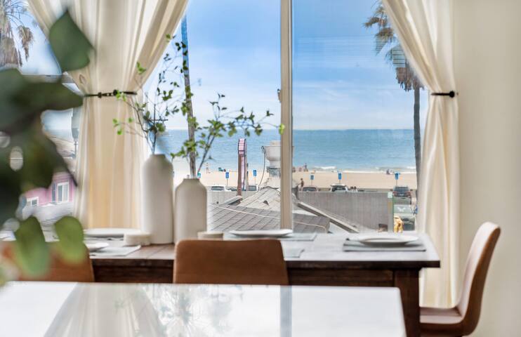 Chic Venice House | Beachfront Walk | Balcony gallery image 2