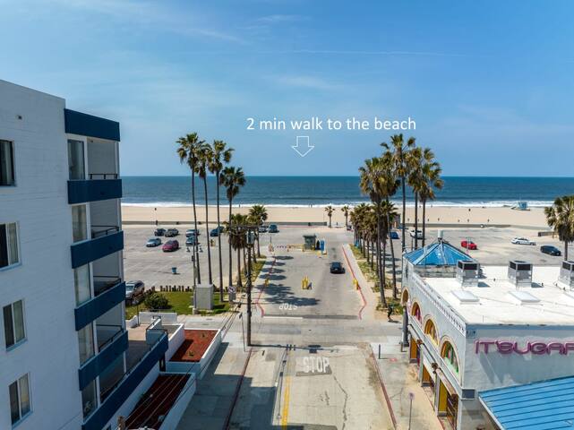 Chic Venice House | Beachfront Walk | Balcony gallery image 5