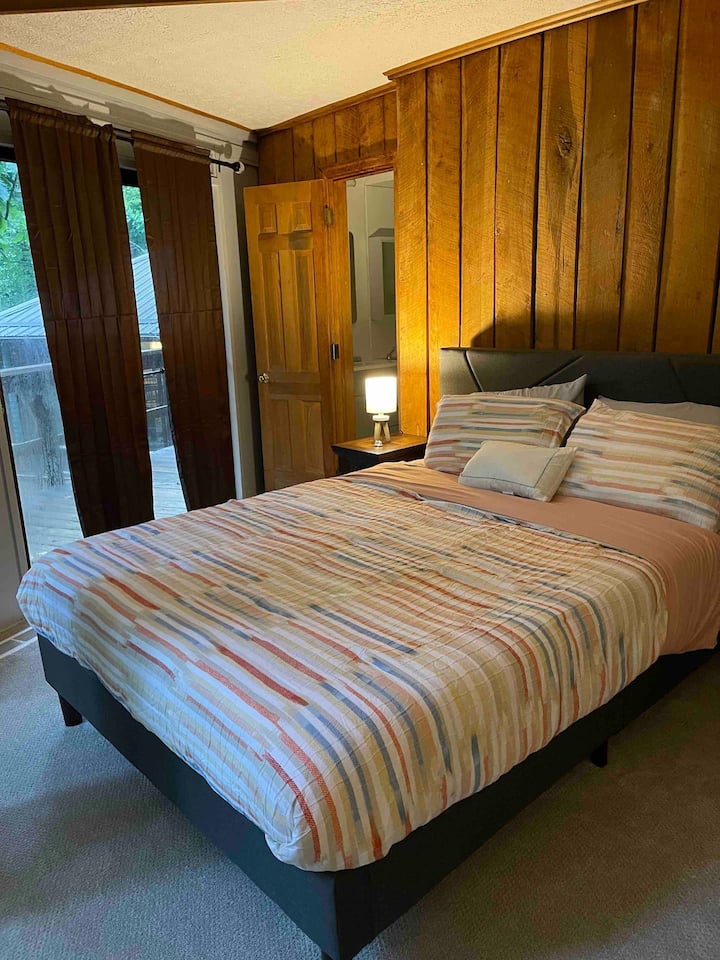 Maison-salle De Bain Privée-treetops In Town - Charleston, WV