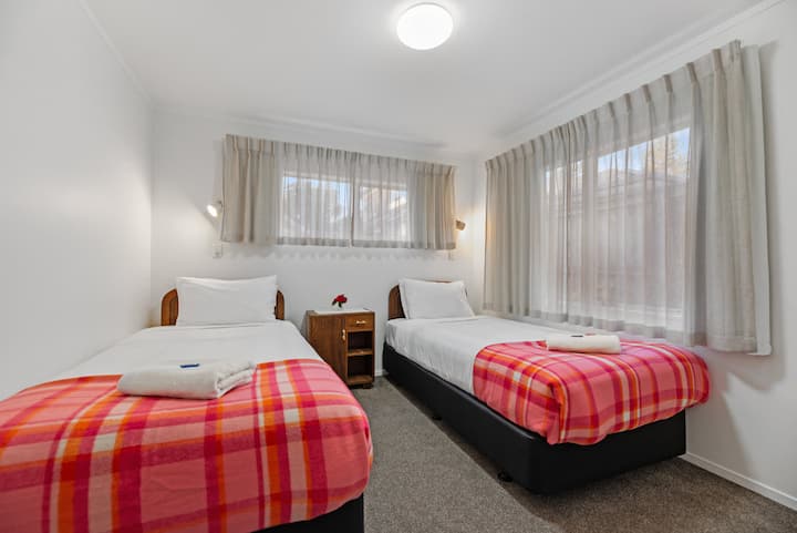 Spálňa 2 na prízemí s 2 samostatnými manželskými posteľami