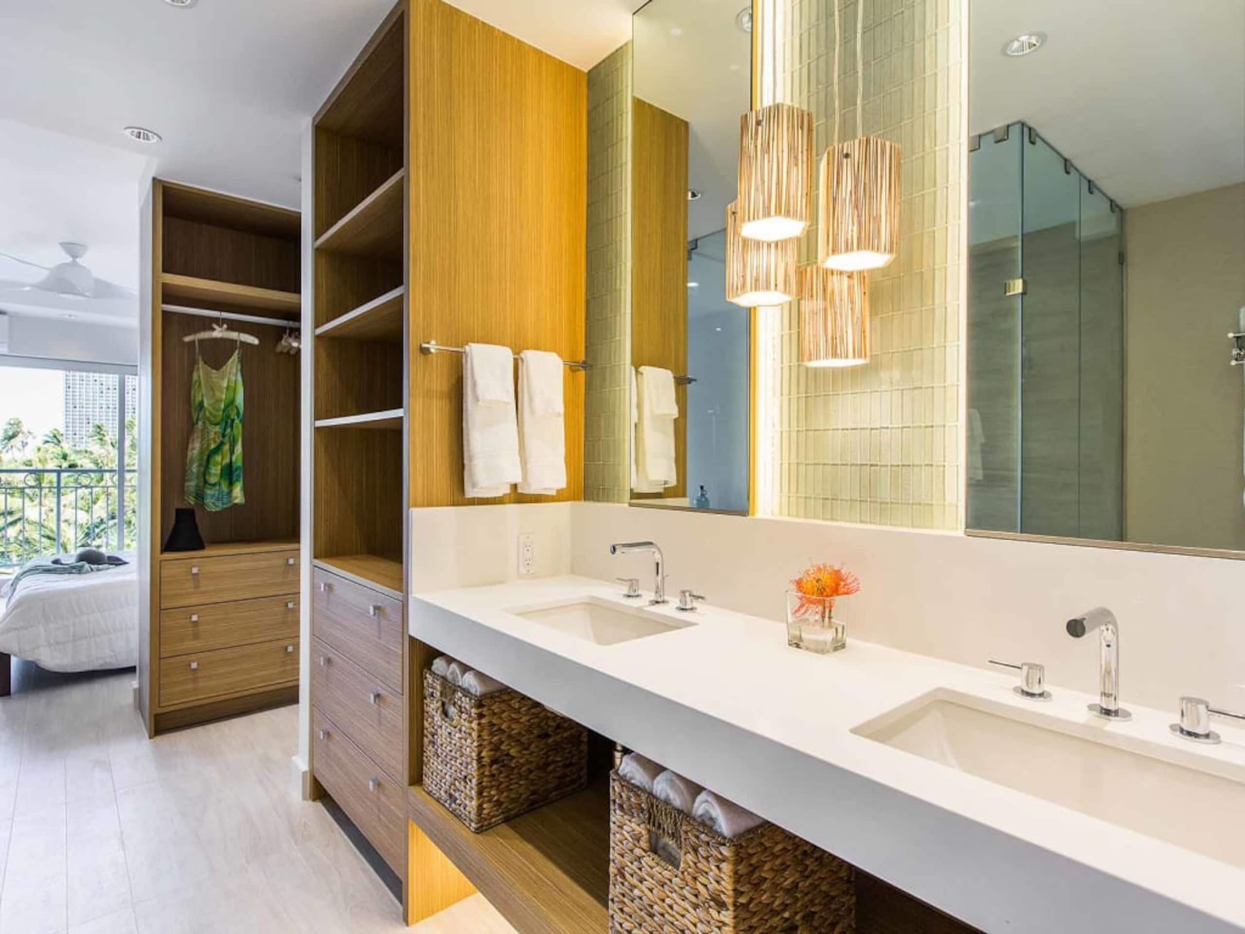 Condo in Honolulu · ★4.54 · 2 bedrooms · 3 beds · 2 shared baths - Image 35
