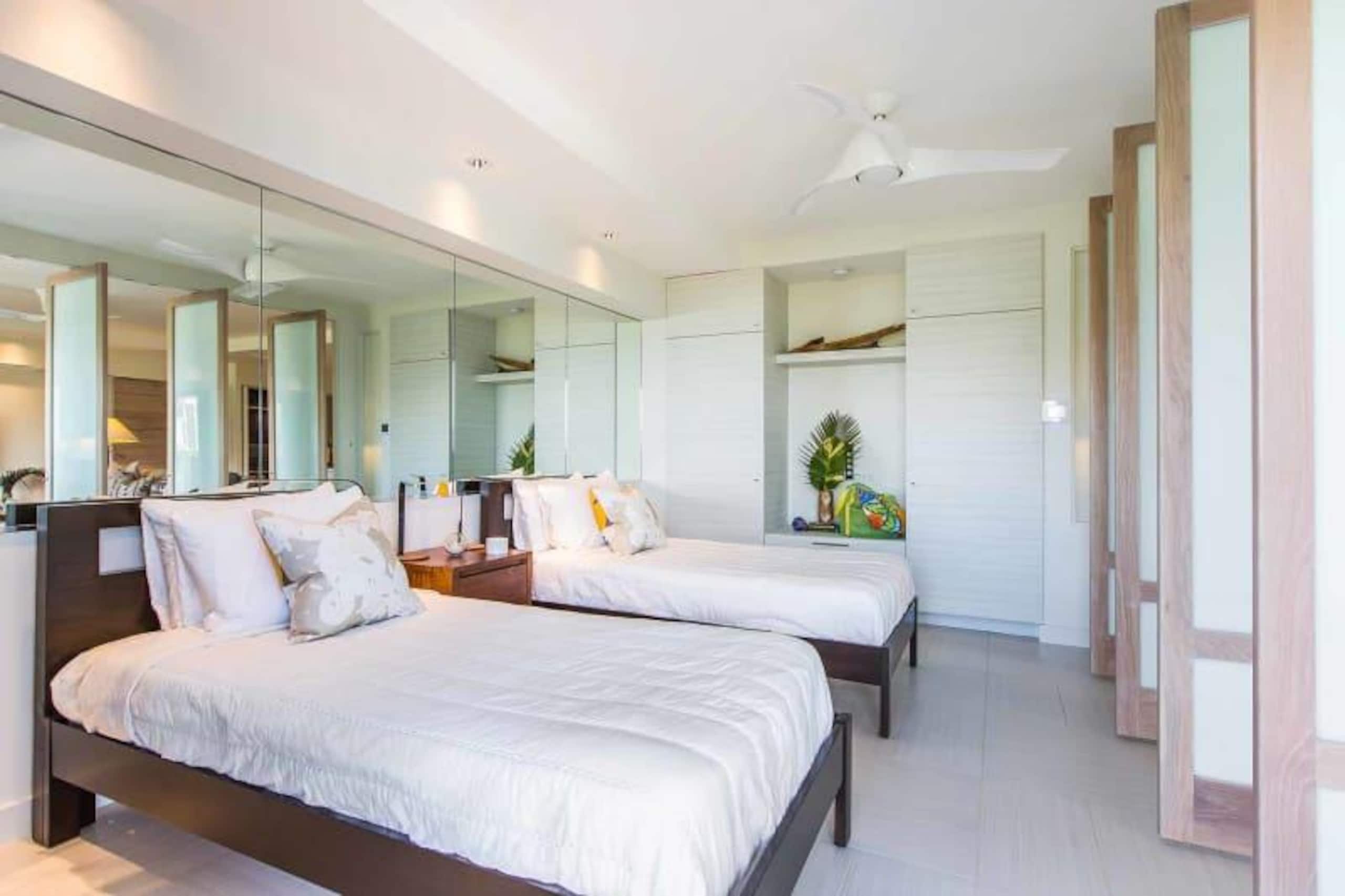 Condo in Honolulu · ★4.54 · 2 bedrooms · 3 beds · 2 shared baths - Image 11