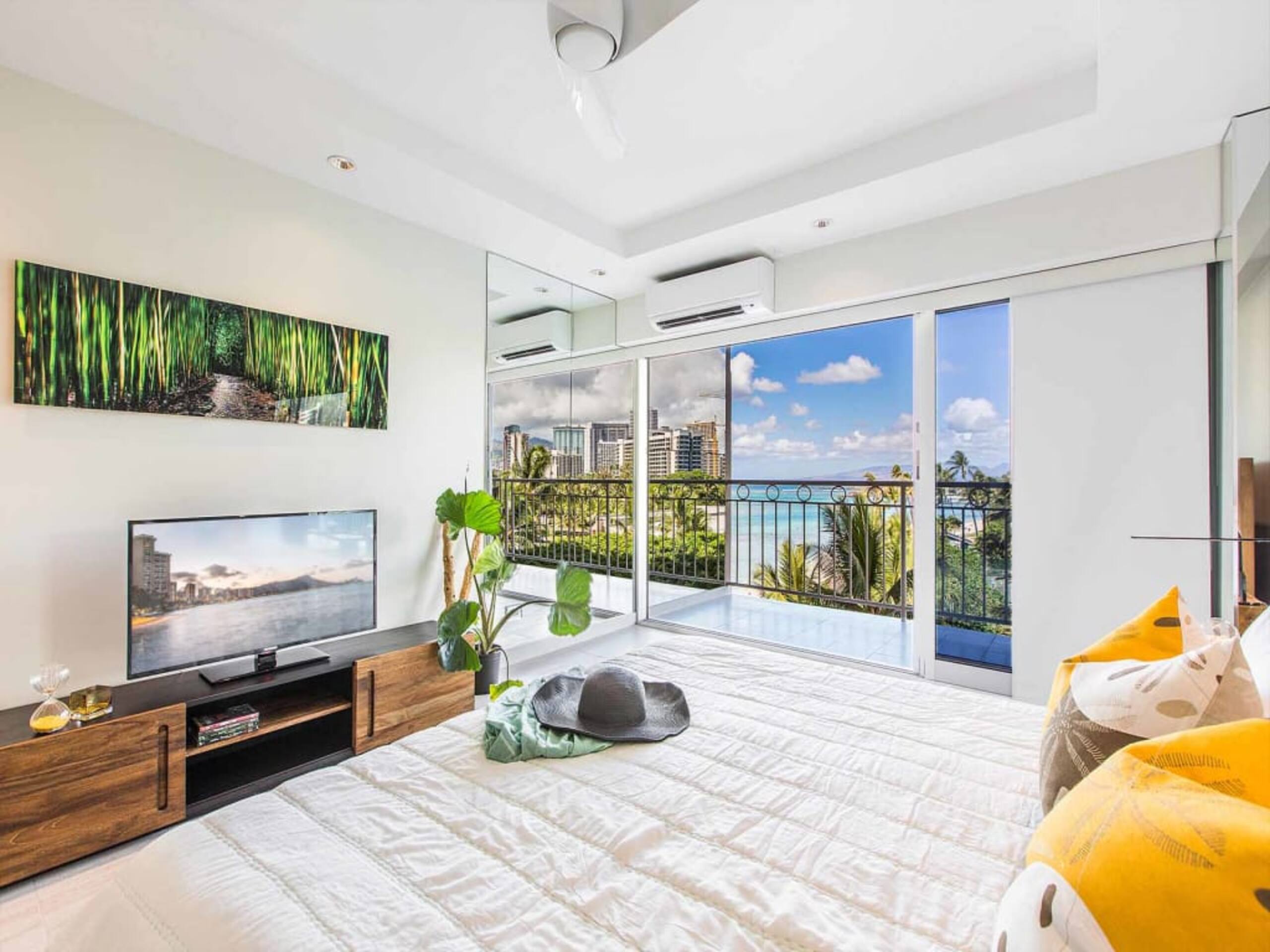 Condo in Honolulu · ★4.54 · 2 bedrooms · 3 beds · 2 shared baths - Image 23