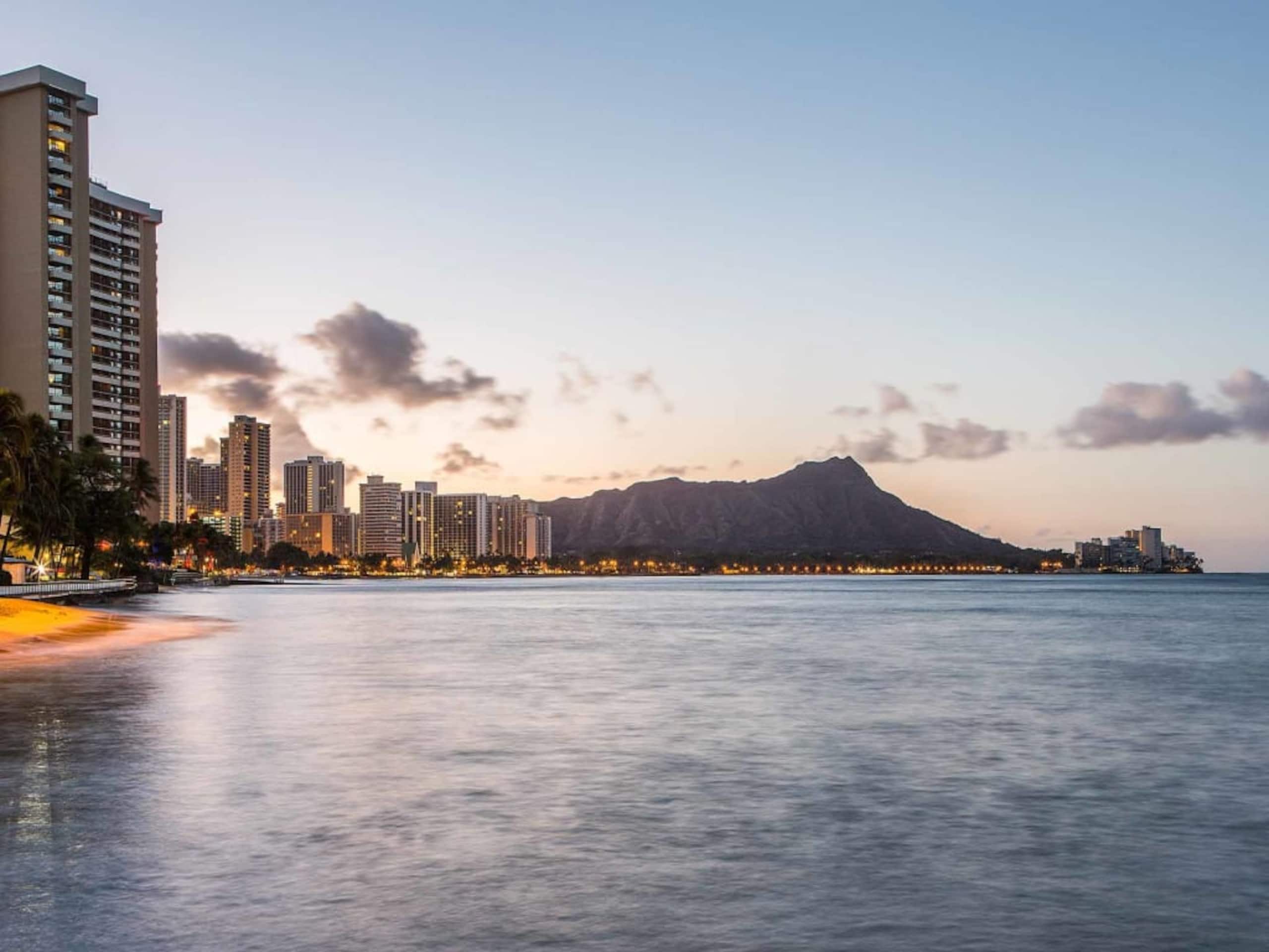 Condo in Honolulu · ★4.54 · 2 bedrooms · 3 beds · 2 shared baths - Image 40