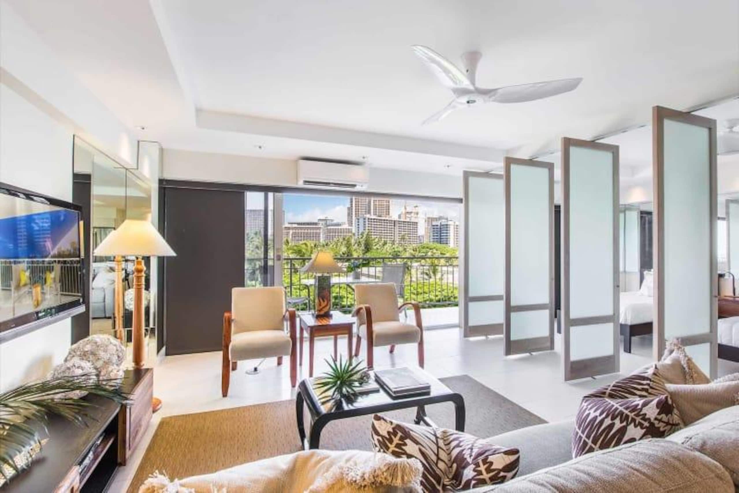 Condo in Honolulu · ★4.54 · 2 bedrooms · 3 beds · 2 shared baths - Image 2