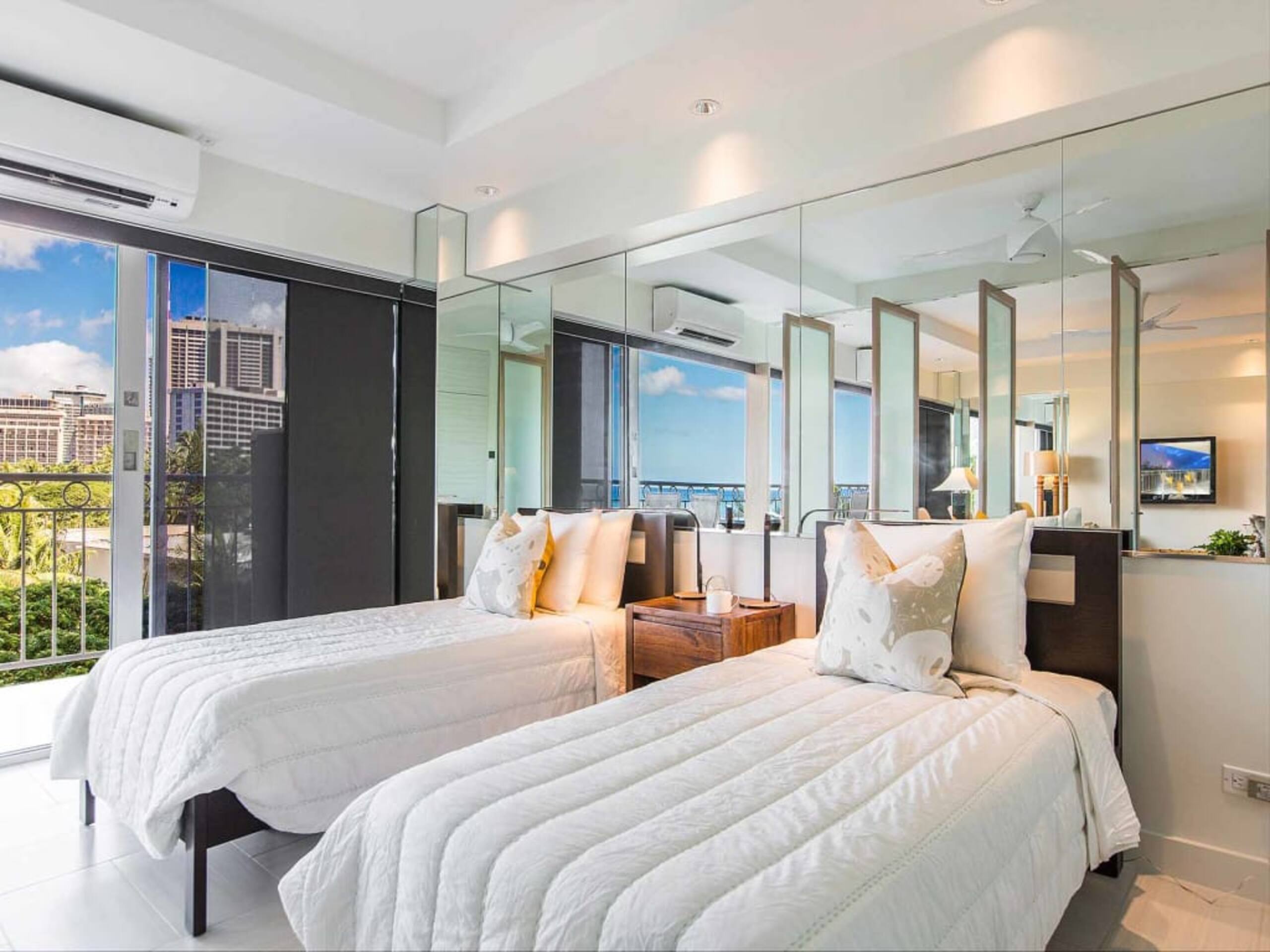 Condo in Honolulu · ★4.54 · 2 bedrooms · 3 beds · 2 shared baths - Image 33
