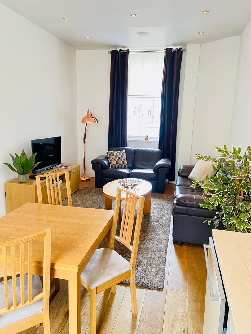 Canning St. 2 Bed Apartment West End Flats for Rent in Edinburgh