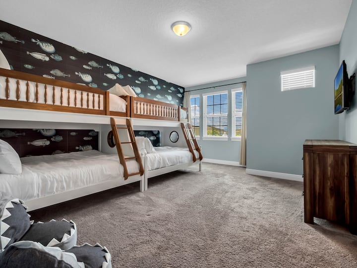 - Tiki bar with bamboo design and bright tropical accents for vacation vibes  
- Colorful decor and themed setup for fun family gatherings  
- Unique tropical bar area perfect for group entertainment and relaxation