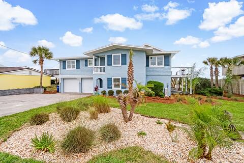 Ebb Tide Cottage | Huge Oceanfront Deck | Hot Tub