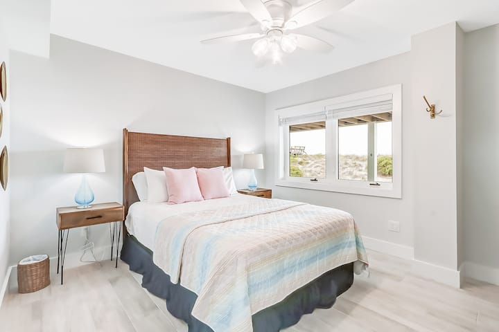 楼下带标准双人床的卧室（ 4号卧室）