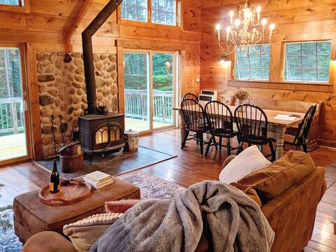 Hot Tub & Game Room - Ski Mt. Snow/Stratton